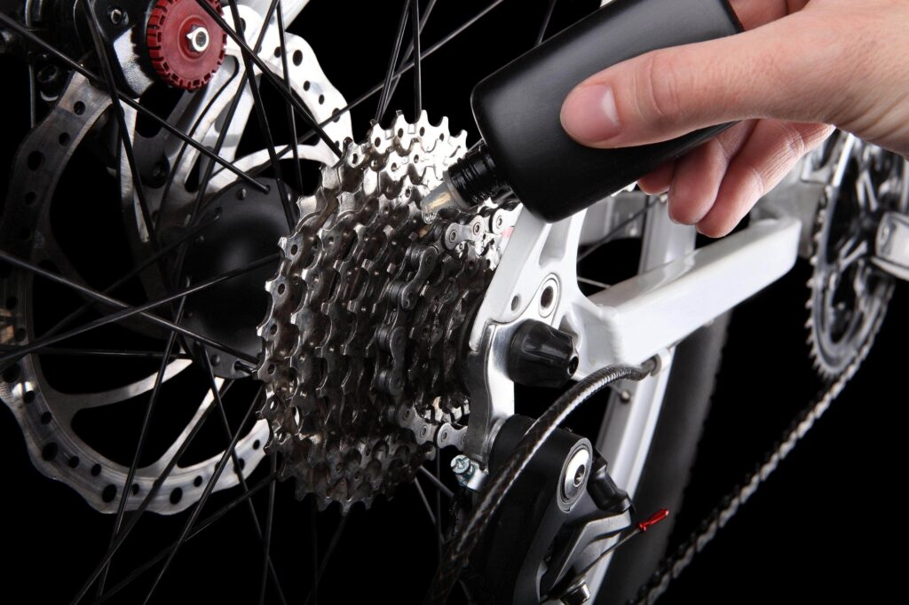 Hot-wax versus kettingolie op een fietsketting